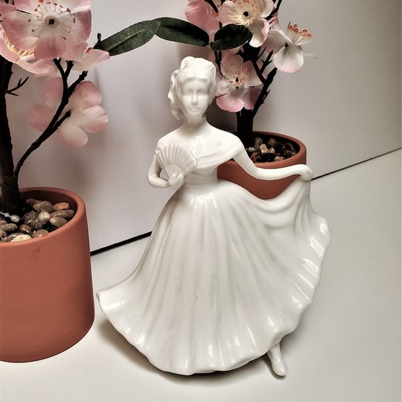 Lady of the Day - Picture 2 of 5